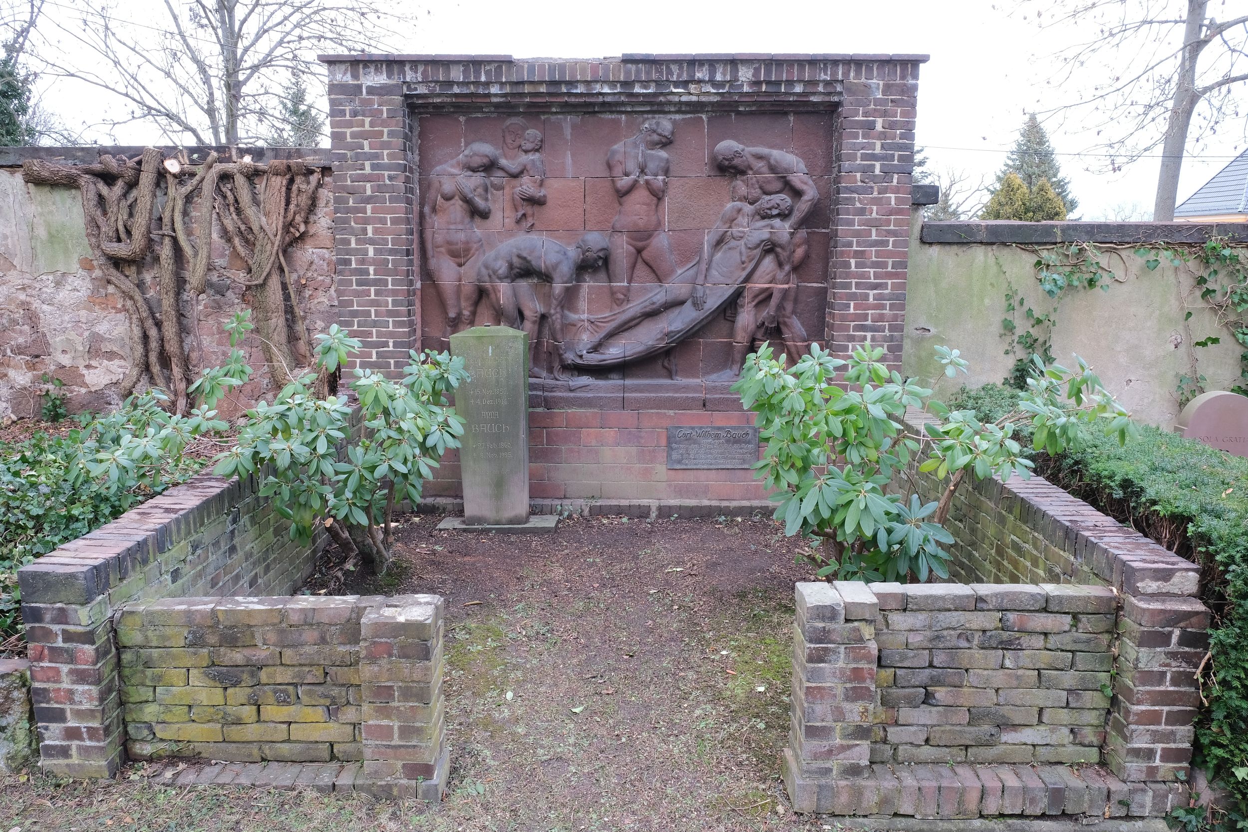 Grab Bauch Meissen Foto Doreen Cramer